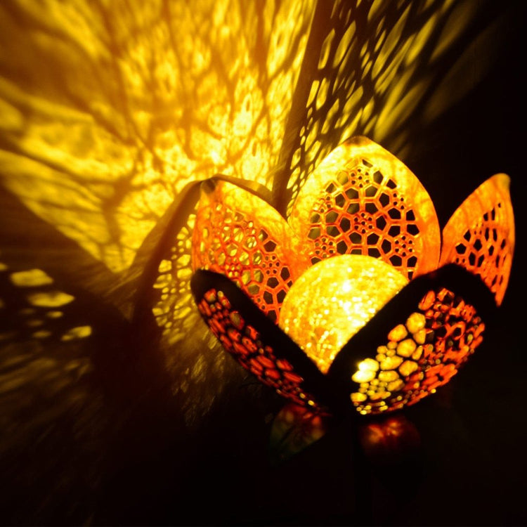 Flower Shaped Reflective Light Solar Garden Light - Solar