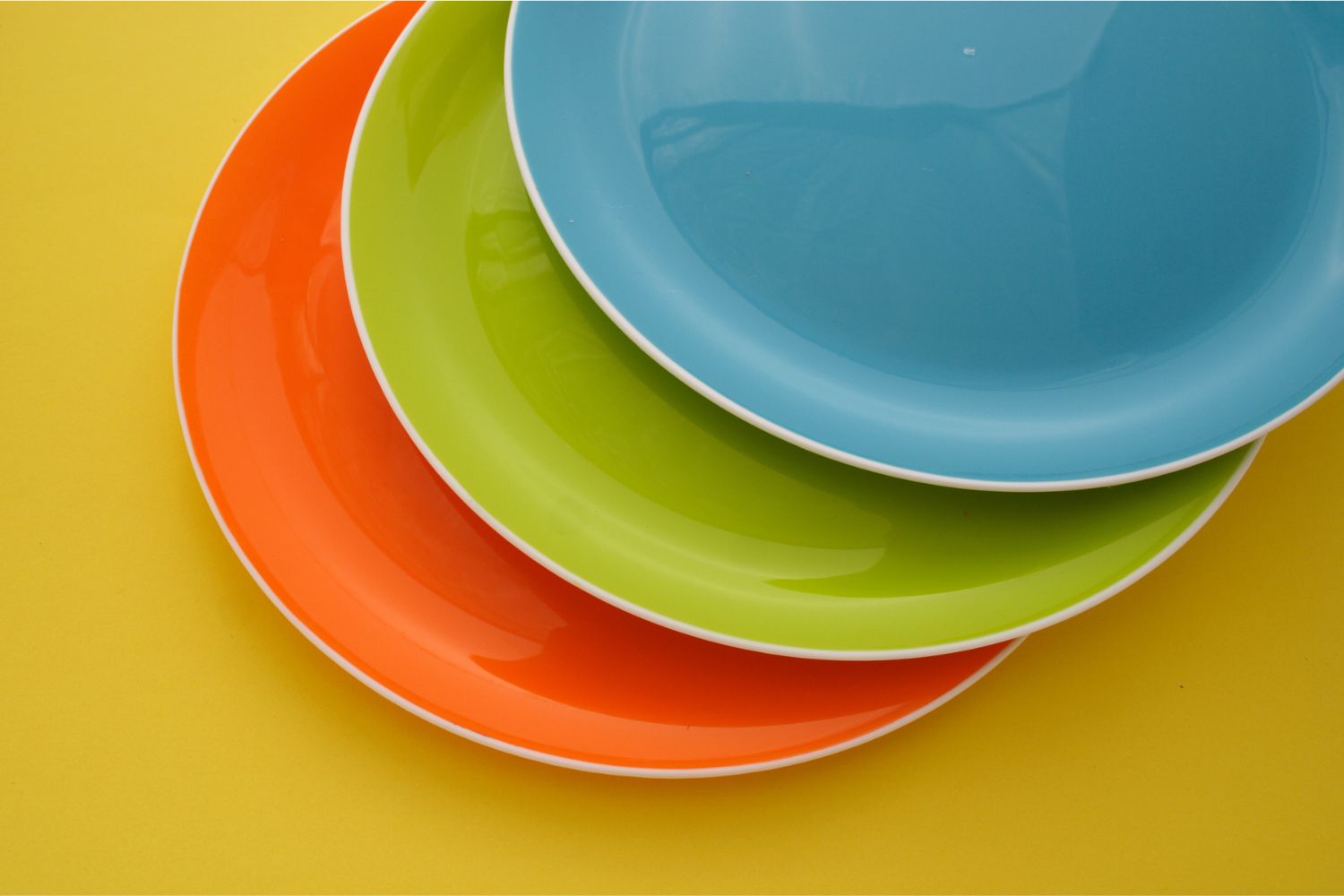 how-to-choose-the-right-dining-plates-dinnerware-and-more-cutesy